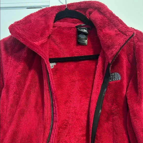 The North Face Women's Vibrant Red/Burgandy Fleece Jacket - Picture 2 of 3